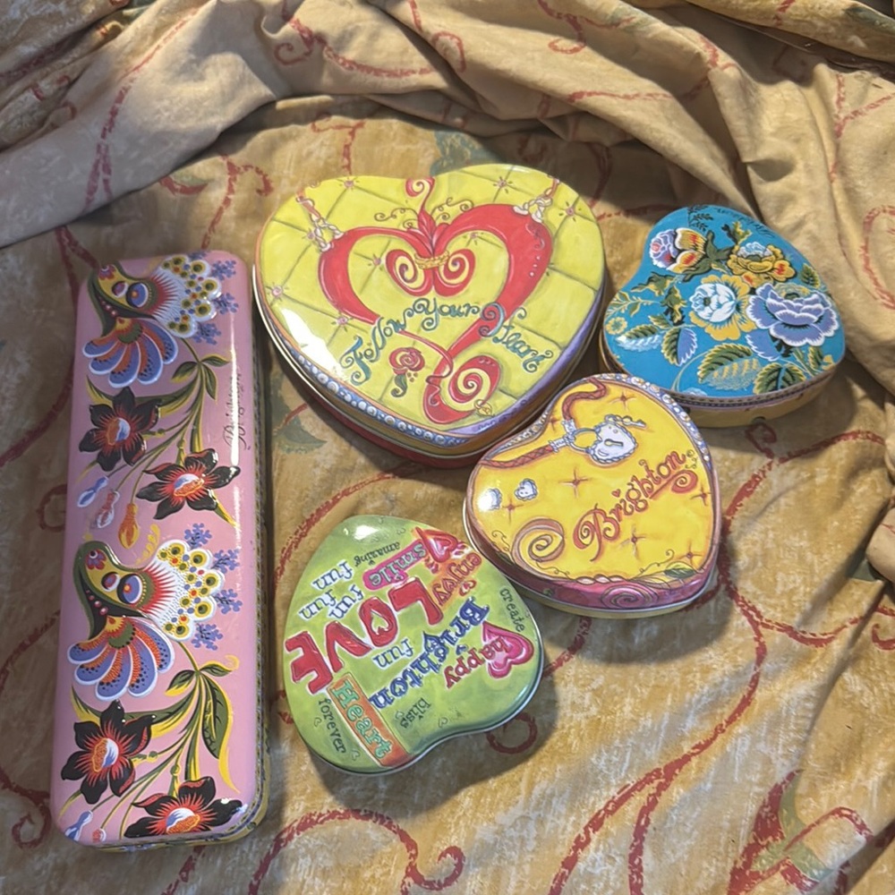 Brighton empty tins comes with five